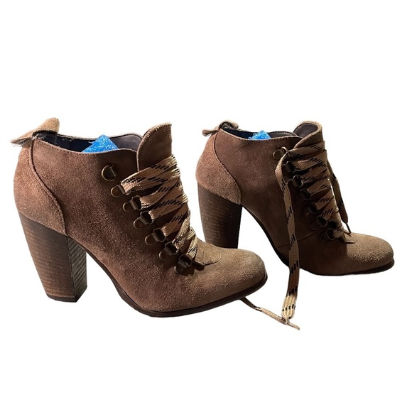 Boutique 9 Brown Leather Heeled Distressed Bootie size 7 - Picture 3 of 6